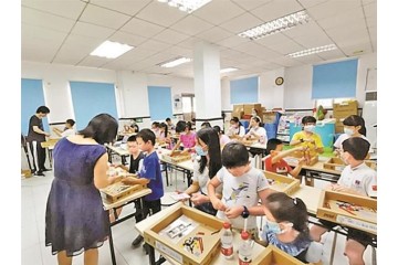培养创新思维“机器人DIY进社区”普及科学知识