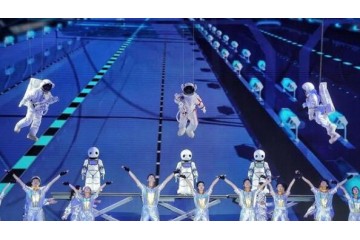 科博会科技展演现场：全息纱幕、裸眼3D、机器人舞蹈
