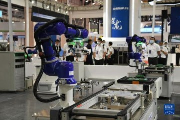 沈阳新松将智能工厂搬进世界机器人大会