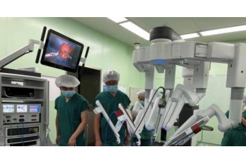 “三头六臂”帮忙手术 第四代“达芬奇”手术机器人正式“上岗”